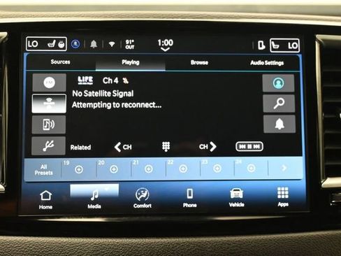 Used 2025 Chrysler Pacifica Select FWD image 17