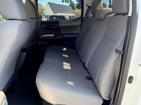 Used 2017 Toyota Tacoma SR5 AWD/4WD image 18