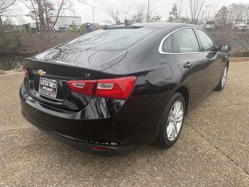 Used 2018 Chevrolet Malibu LT image 3