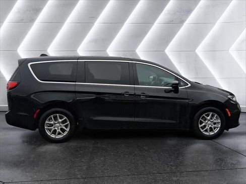 New 2026 Chrysler Pacifica Select image 23