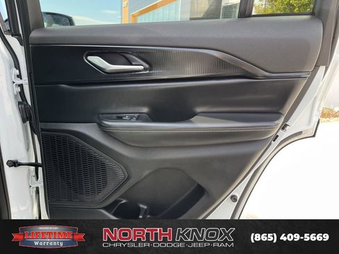 Used 2024 Jeep Grand Cherokee Altitude AWD/4WD image 24