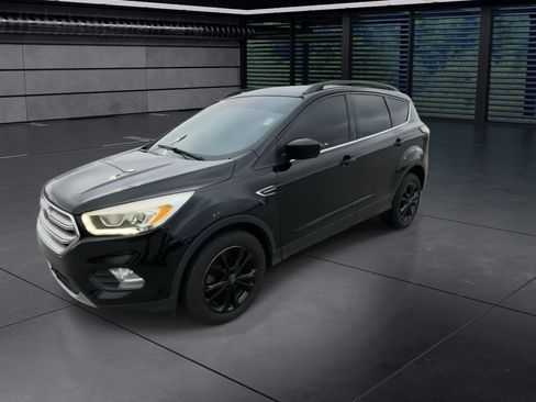 Used 2018 Ford Escape SEL image 4