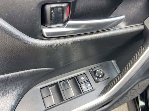 Used 2021 Toyota RAV4 XLE Premium image 15