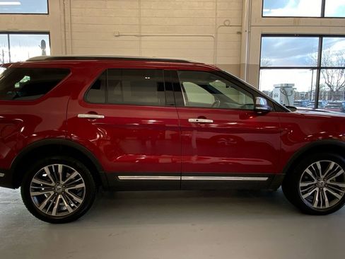 Used 2019 Ford Explorer Platinum image 28