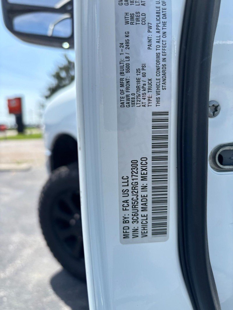 Used 2024 RAM 2500 Tradesman w/ Chrome Appearance Group AWD/4WD image 18