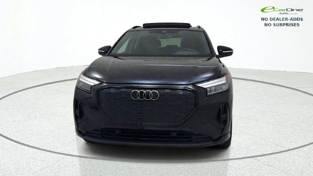 Used 2025 Audi Q4 e-tron Premium w/ Convenience Package AWD/4WD image 2
