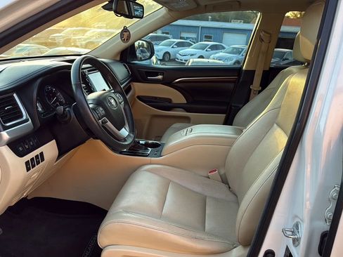 Used 2016 Toyota Highlander Limited Platinum image 3