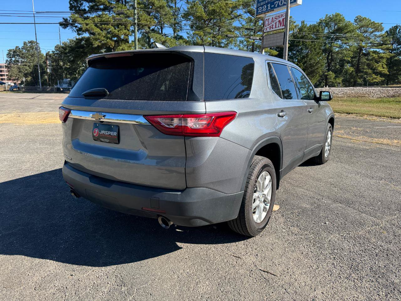 Used 2021 Chevrolet Traverse LS w/ LPO, Floor Liner Package FWD image 3