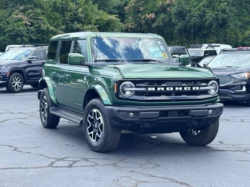 Used 2025 Ford Bronco Outer Banks AWD/4WD image 1