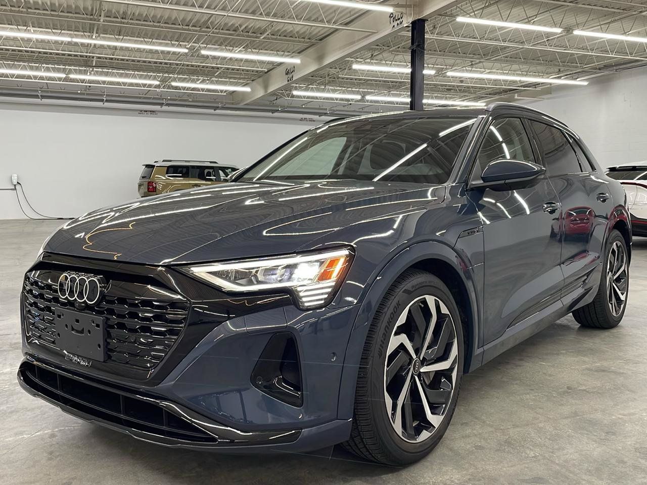 Used 2024 Audi Q8 e-tron Premium Plus w/ Premium Plus Package AWD/4WD image 3