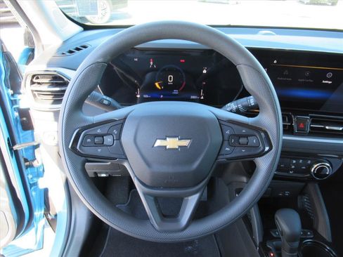 Used 2025 Chevrolet TrailBlazer LT w/ Driver Confidence Package image 17