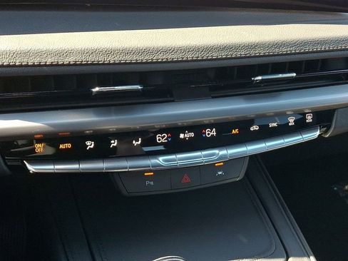 Certified 2025 Cadillac XT4 Premium Luxury AWD/4WD image 16