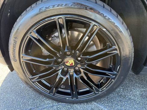 Used 2017 Porsche Cayenne image 26