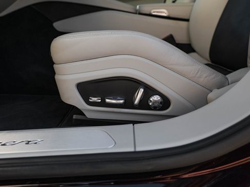 Used 2021 Porsche Panamera image 25