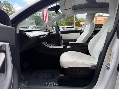 Used 2022 Tesla Model Y Long Range AWD/4WD image 25