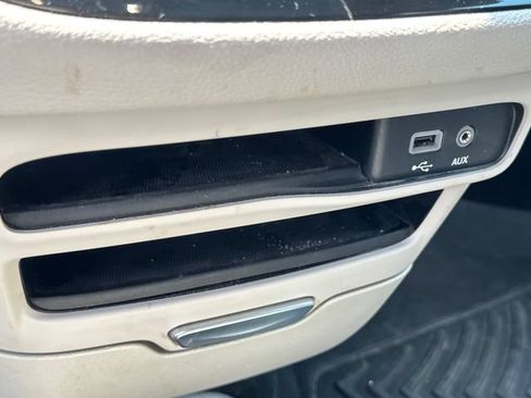 Used 2020 Chrysler Pacifica Limited FWD image 29