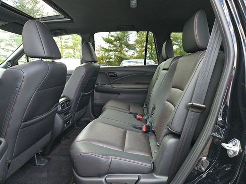 Certified 2024 Honda Passport Black Edition image 12