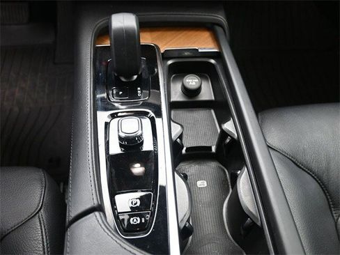 Used 2023 Volvo XC90 B6 Plus w/ Protection Package Premier image 13