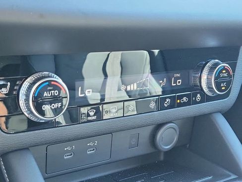 New 2026 Mitsubishi Outlander SE image 31