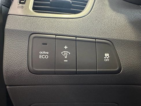 Used 2013 Hyundai Elantra Limited image 17