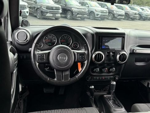 Used 2011 Jeep Wrangler Rubicon w/ PWR Convenience Group AWD/4WD image 5