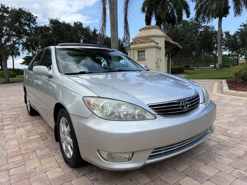 Used 2005 Toyota Camry XLE FWD image 1