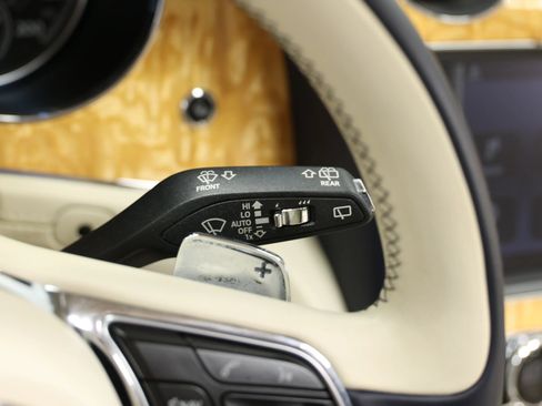 Used 2017 Bentley Bentayga AWD/4WD image 31