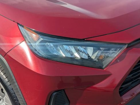 Used 2020 Toyota RAV4 LE FWD image 9