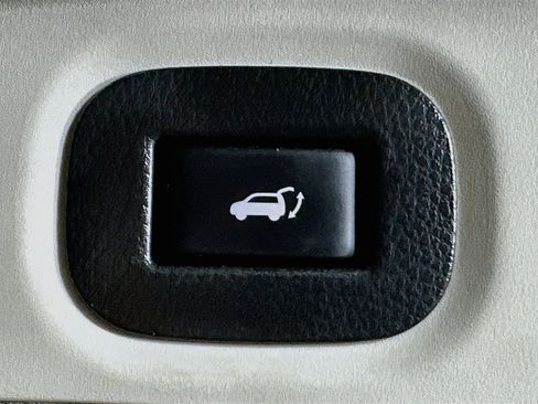 Used 2019 Nissan Rogue SV FWD image 30