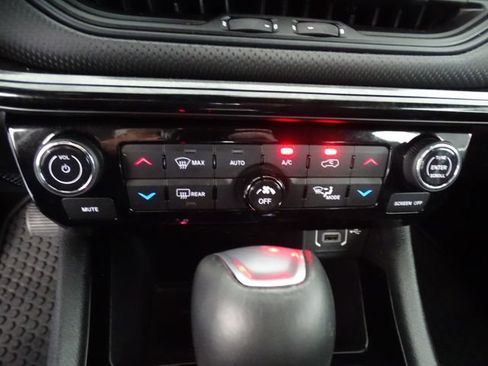 Certified 2023 Jeep Compass Latitude w/ Convenience Group AWD/4WD image 13