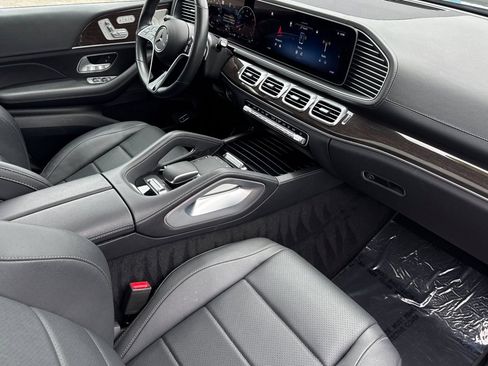 Used 2025 Mercedes-Benz GLS 450 4MATIC image 19