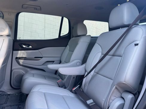 Used 2023 GMC Acadia SLT w/ Preferred Package AWD/4WD image 17