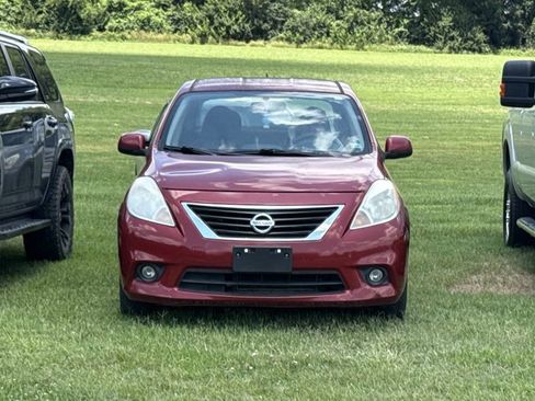 Used 2013 Nissan Versa FWD image 2