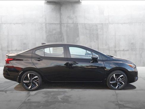 New 2025 Nissan Versa SR w/ Trunk Package image 5