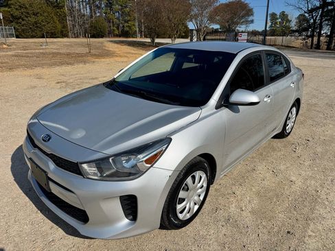 Used 2019 Kia Rio S image 2