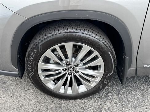 Certified 2026 Toyota Highlander Platinum AWD/4WD image 19