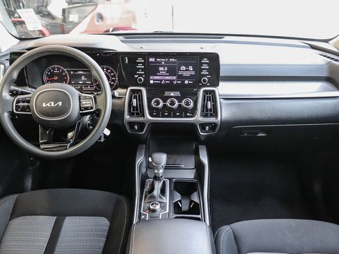 Used 2022 Kia Sorento LX AWD/4WD image 14