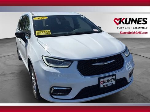 Used 2025 Chrysler Pacifica Select FWD image 13