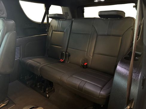 Used 2021 Chevrolet Suburban RST w/ Luxury Package image 16