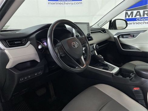 Used 2019 Toyota RAV4 XLE Premium image 15