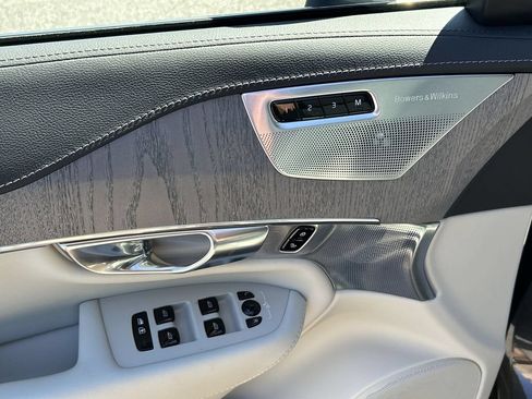 Certified 2025 Volvo XC90 T8 Ultra w/ Protection Package AWD/4WD image 16