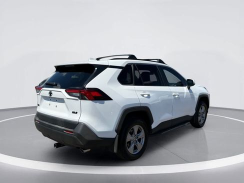 Used 2025 Toyota RAV4 XLE w/ Convenience Package FWD image 4