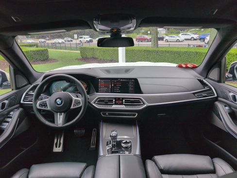 Used 2021 BMW X7 xDrive40i w/ M Sport Package AWD/4WD image 29