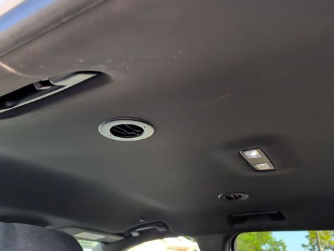 Used 2022 Chevrolet Traverse LT FWD image 30