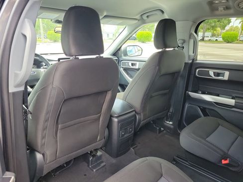 Used 2023 Ford Explorer XLT image 12