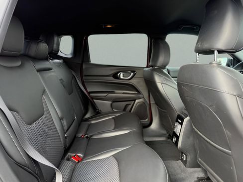 Used 2025 Jeep Compass Latitude w/ Altitude Special Edition image 10