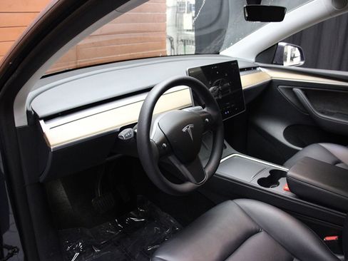 Used 2022 Tesla Model Y Performance image 44