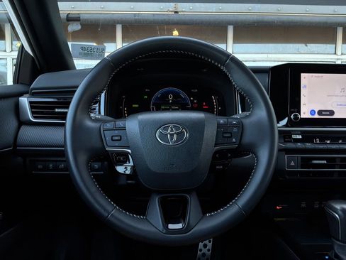 Used 2025 Toyota Camry SE FWD image 30