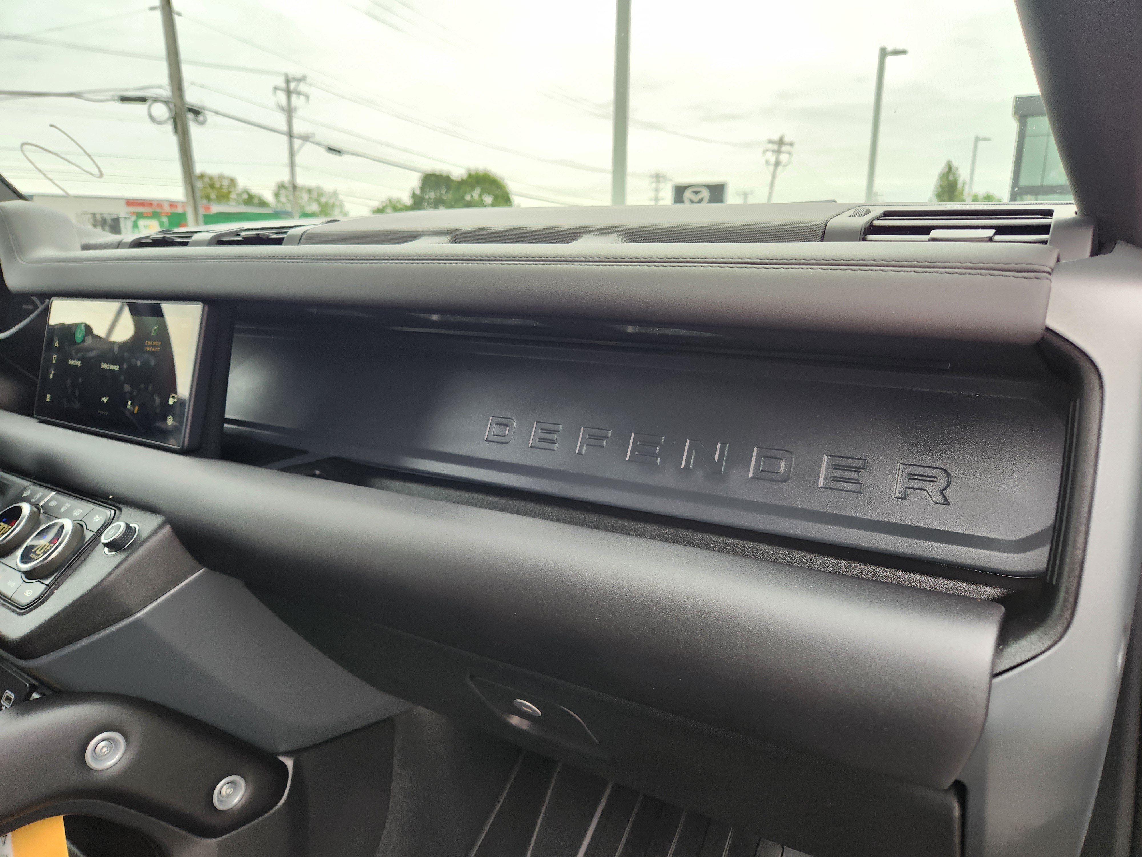 Used 2024 Land Rover Defender 90 X-Dynamic SE AWD/4WD image 15