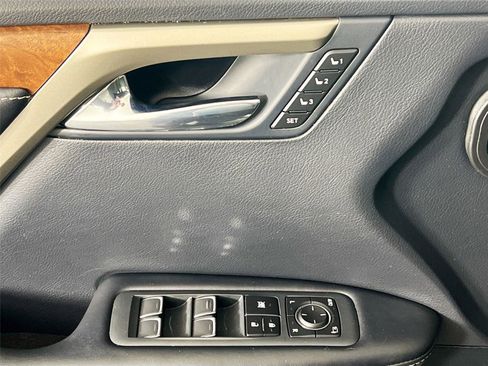 Used 2022 Lexus RX 350L Premium w/ Premium Package image 19